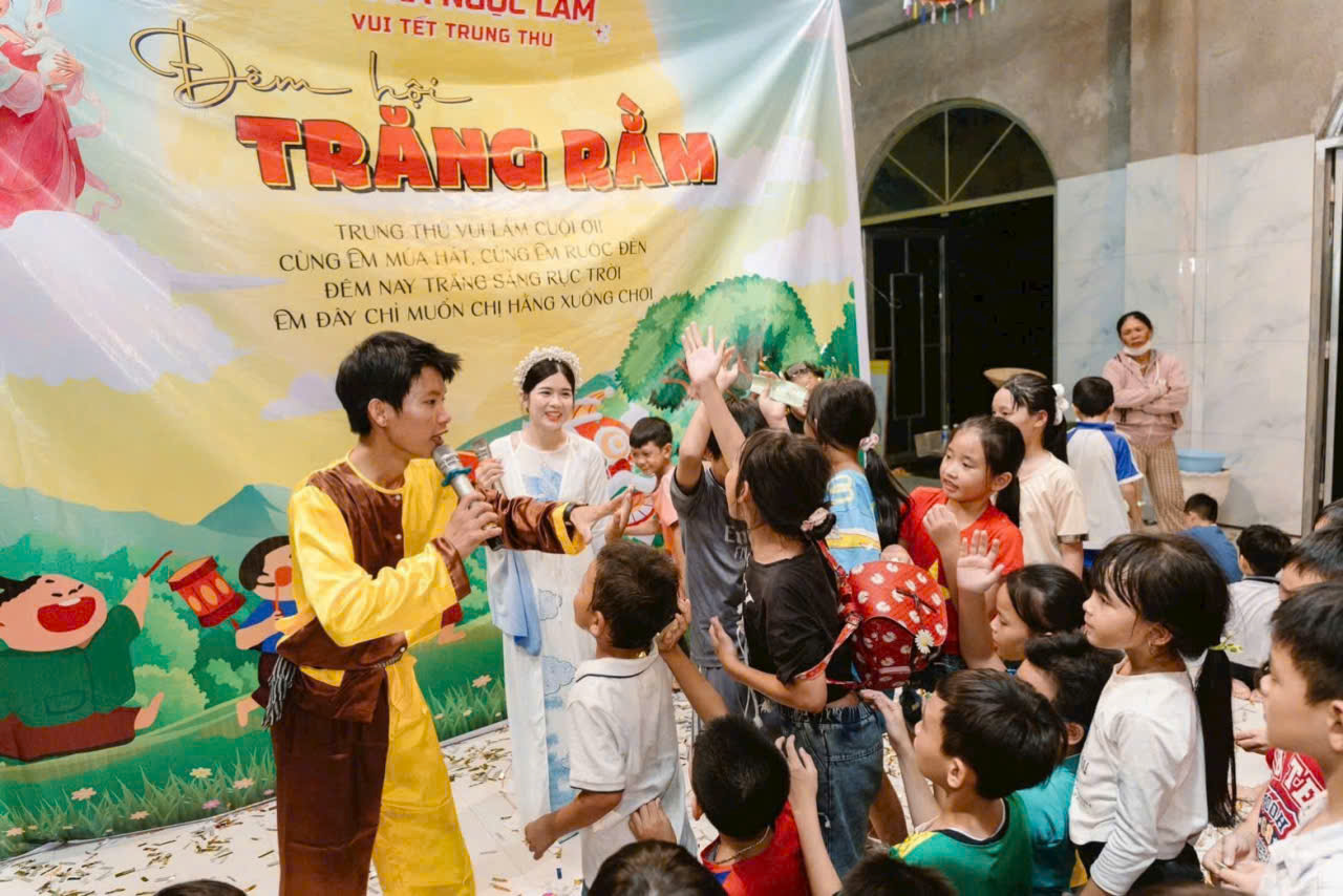 Quyên góp cho ngày hội Trăng rằm cho trẻ em nghèo